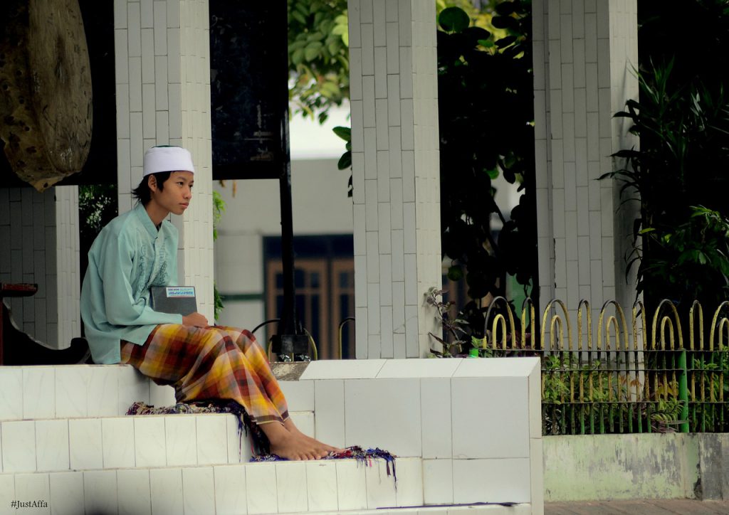 Kisah Syaitan Membantu Pemuda ke Masjid